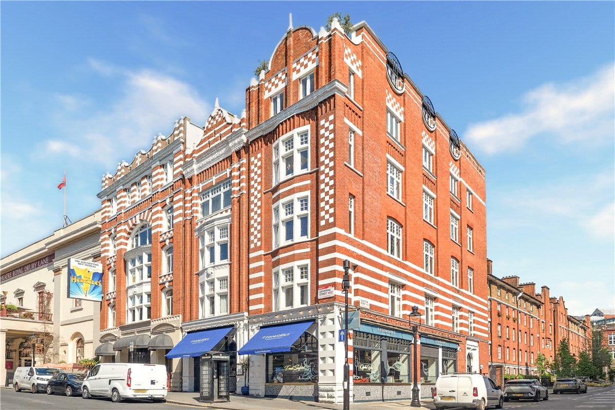 3 bedroom flat, Tavistock Street, London WC2E - Available