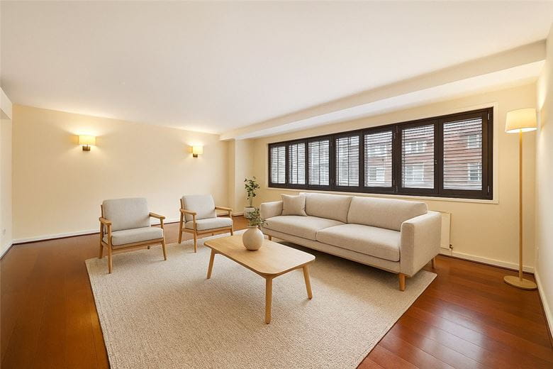 3 bedroom flat, Harley Street, London W1G - Available