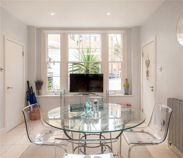 2 bedroom house, Woodstock Mews, London W1G - Available