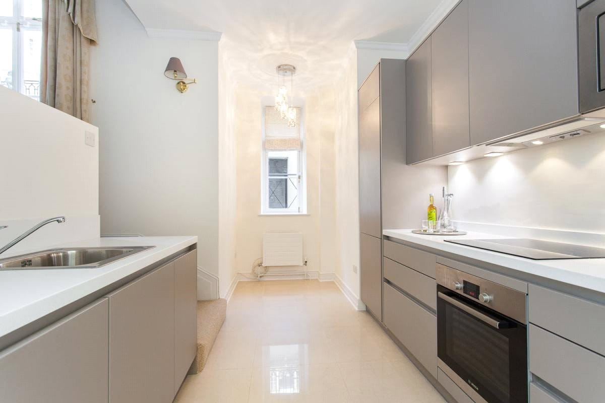 2 bedroom flat, Mansfield Street, London W1G - Available