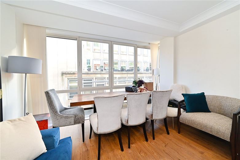 2 bedroom flat, Barrett Street, Marylebone W1U - Available