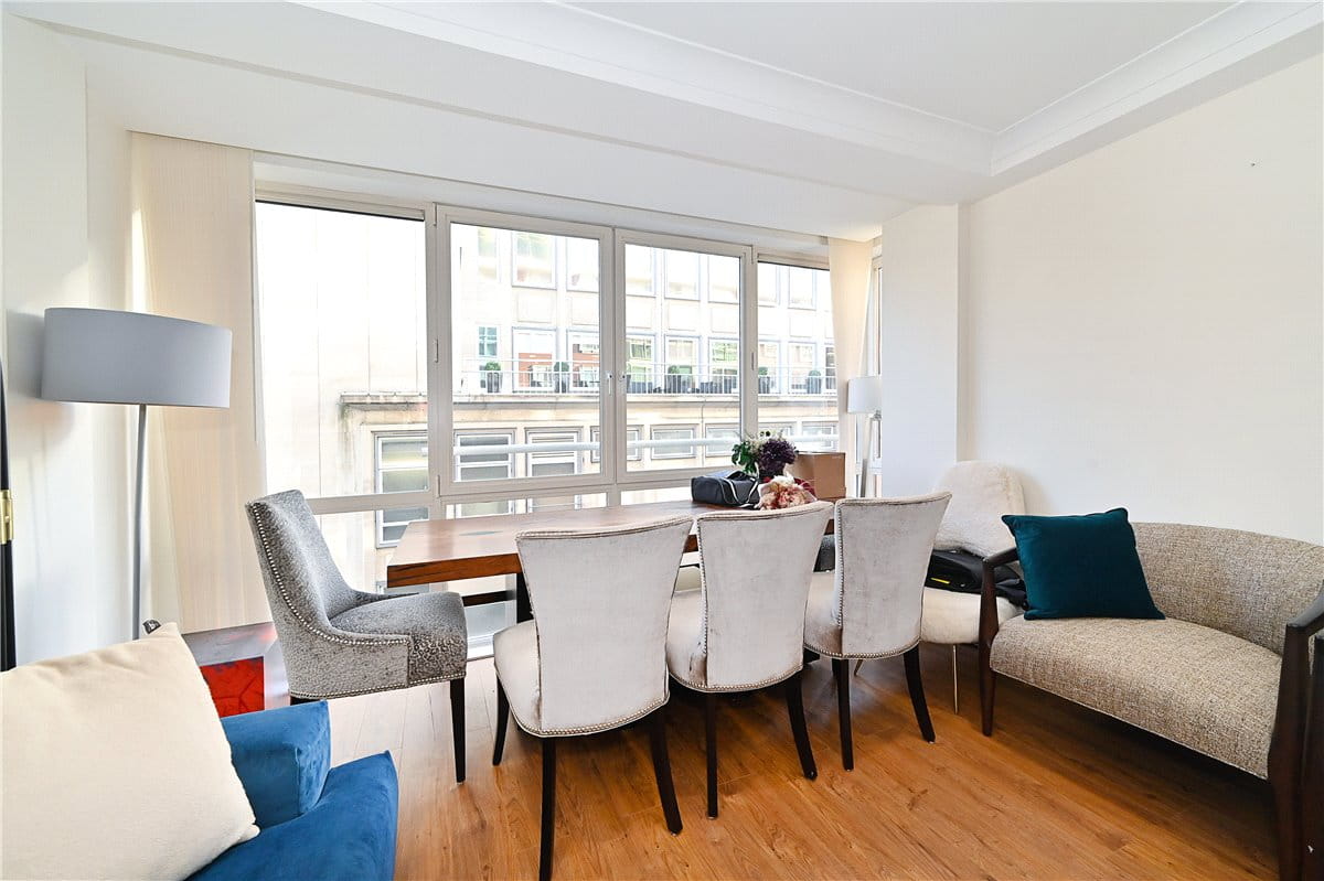2 bedroom flat, Barrett Street, Marylebone W1U - Available