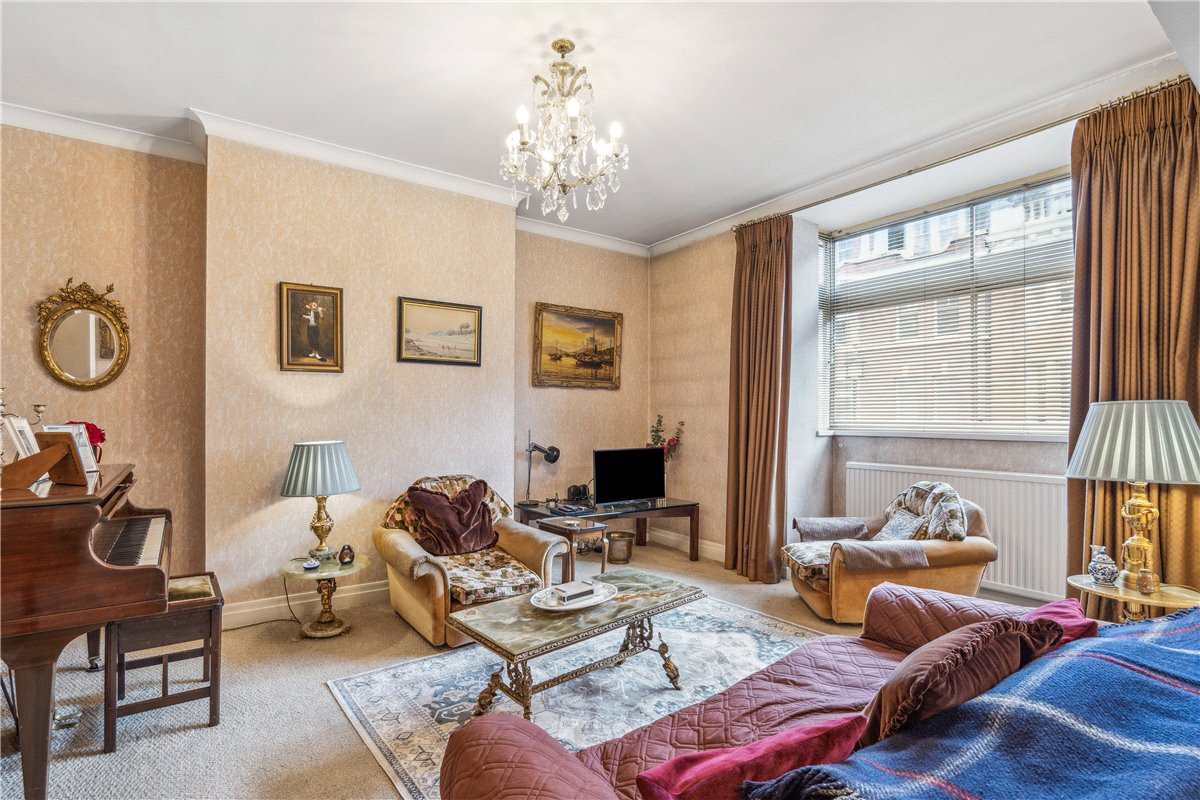 3 bedroom flat, New Cavendish Street, London W1G - Available