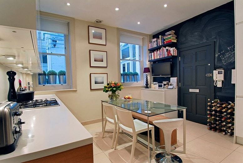 2 bedroom flat, Nottingham Mansions, Nottingham Street W1U - Sold