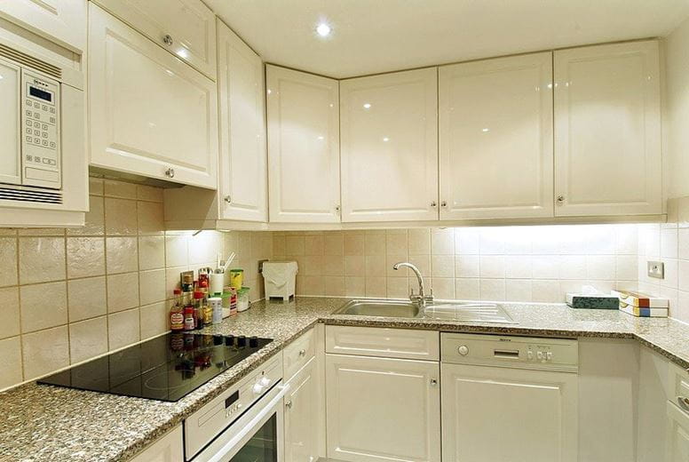 2 bedroom flat, Barrett Street, Marylebone W1U - Available