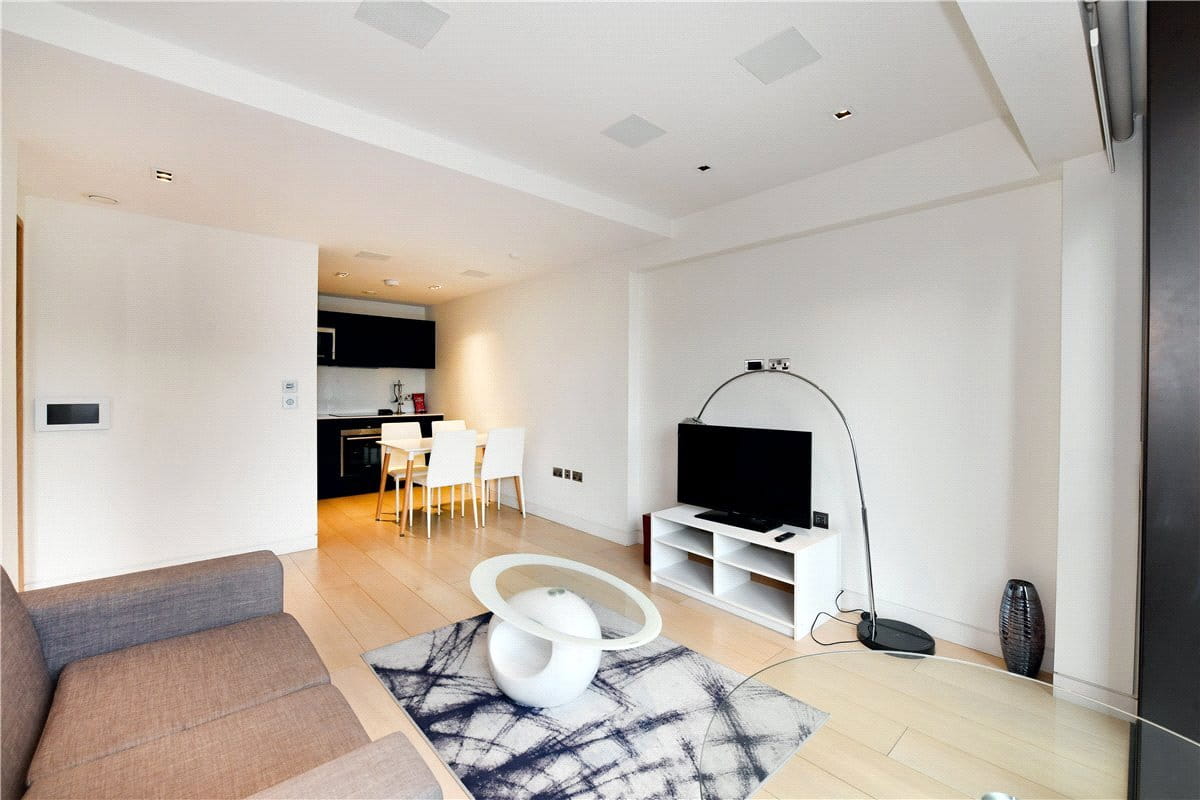 1 bedroom flat, Wood Street, St Pauls EC2Y - Available