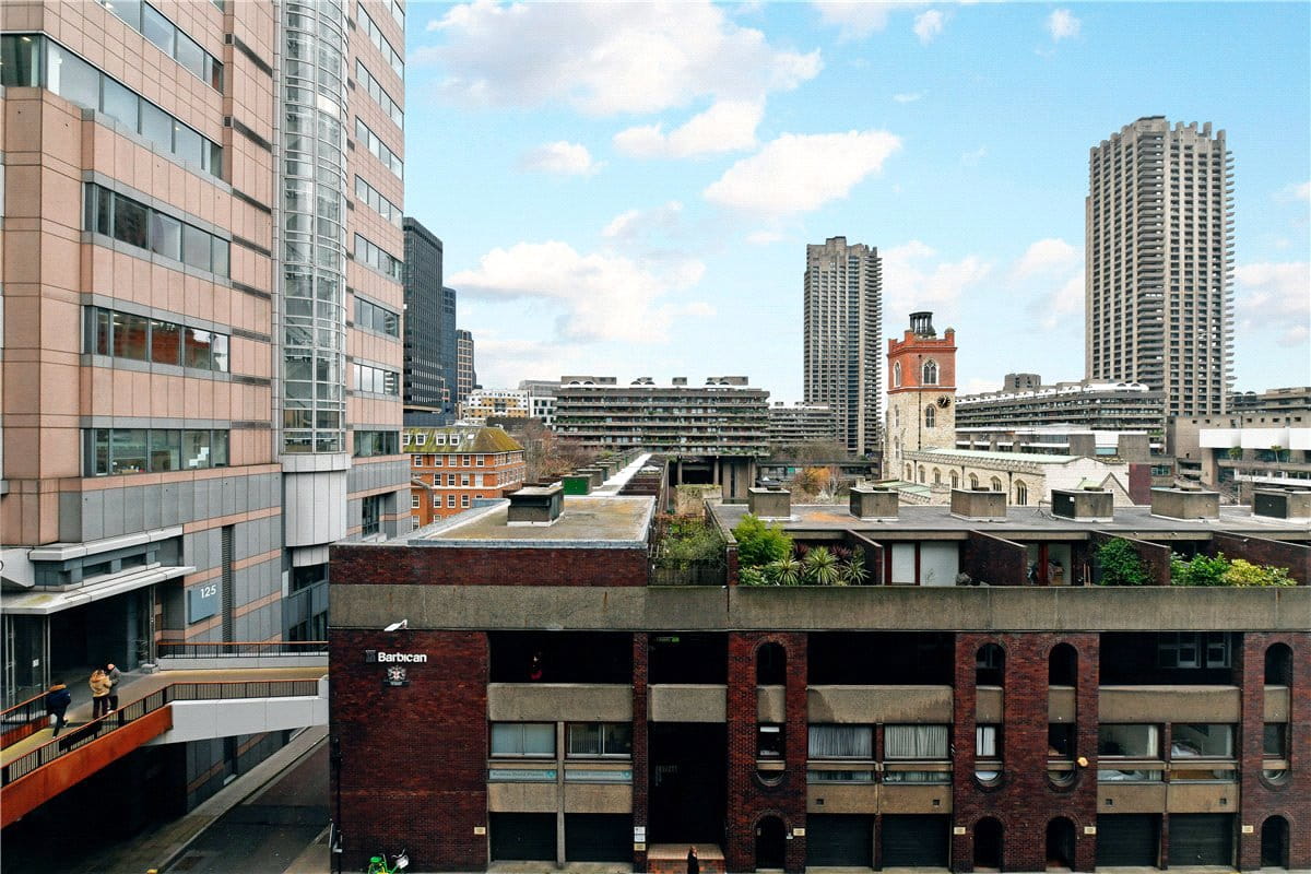 1 bedroom flat, Wood Street, St Pauls EC2Y - Available