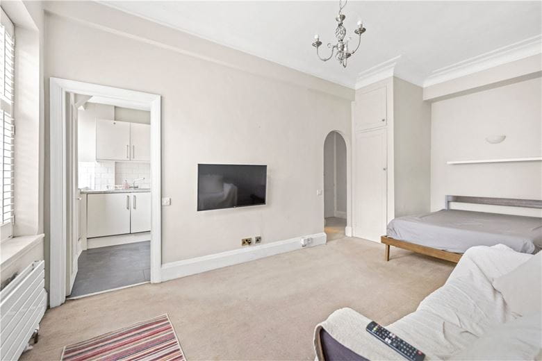 1 bedroom flat, Basildon Court, 28 Devonshire Street W1G - Available