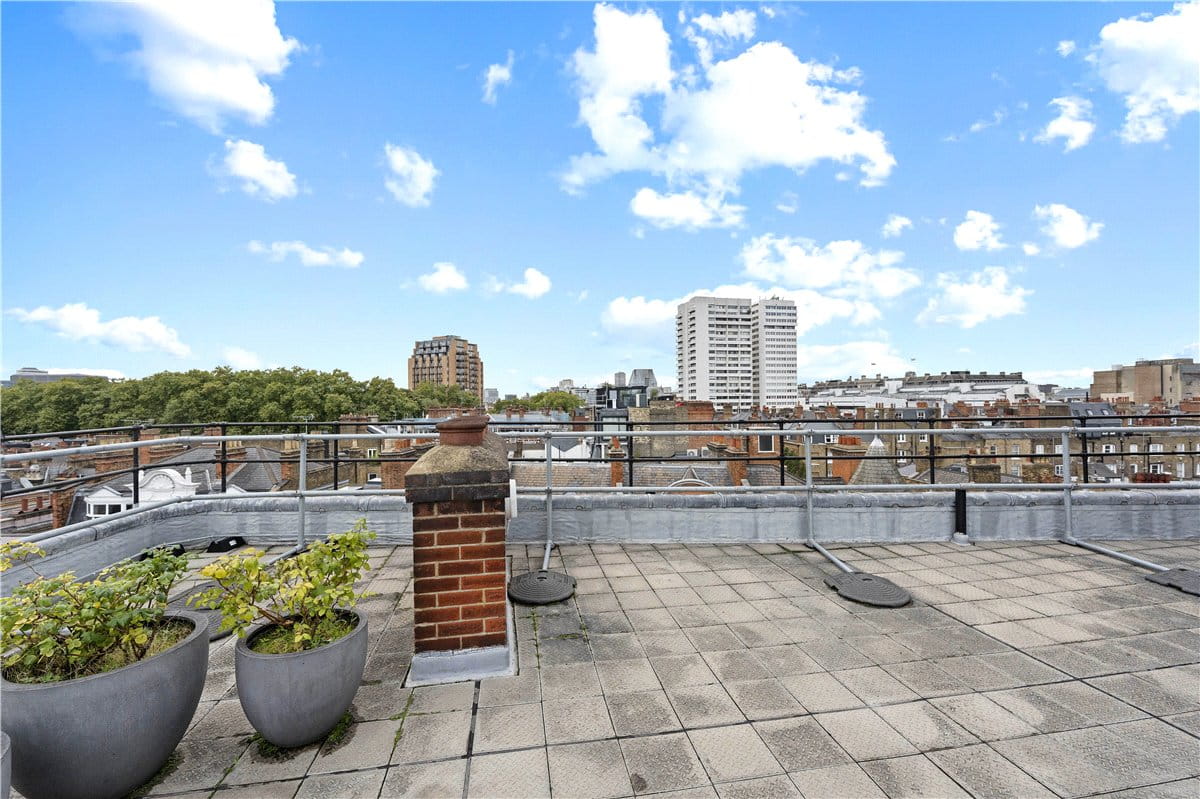 1 bedroom flat, Basildon Court, 28 Devonshire Street W1G - Available