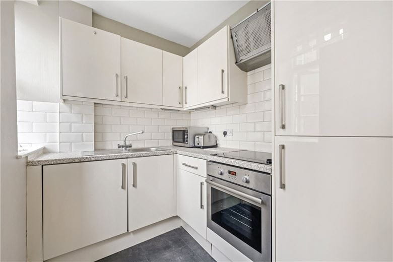 1 bedroom flat, Basildon Court, 28 Devonshire Street W1G - Available