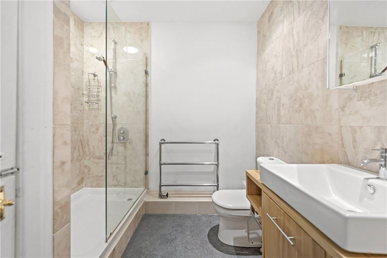 1 bedroom flat, Basildon Court, 28 Devonshire Street W1G - Available