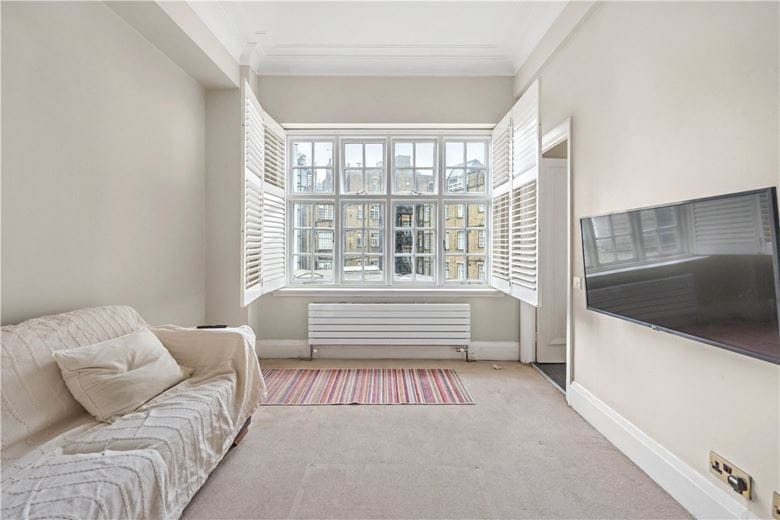 1 bedroom flat, Basildon Court, 28 Devonshire Street W1G - Available