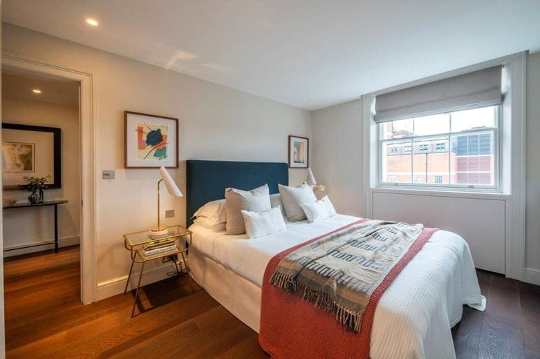 3 bedroom flat, Devonshire Place, Marylebone W1G - Sold