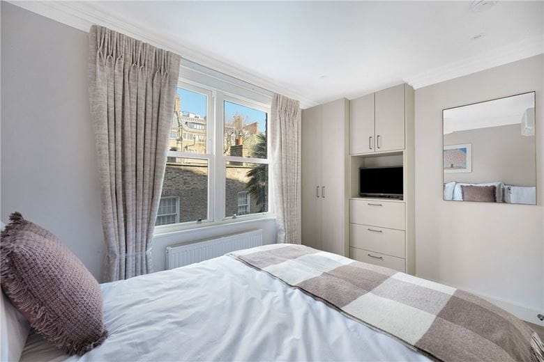 4 bedroom flat, Beaufort Gardens, Knightsbridge SW3 - Let Agreed