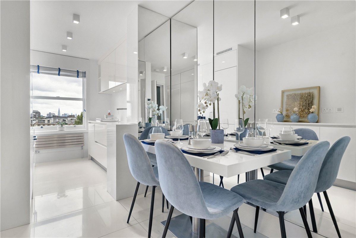 4 bedroom flat, Kingston House South, Ennismore Gardens SW7 - Available