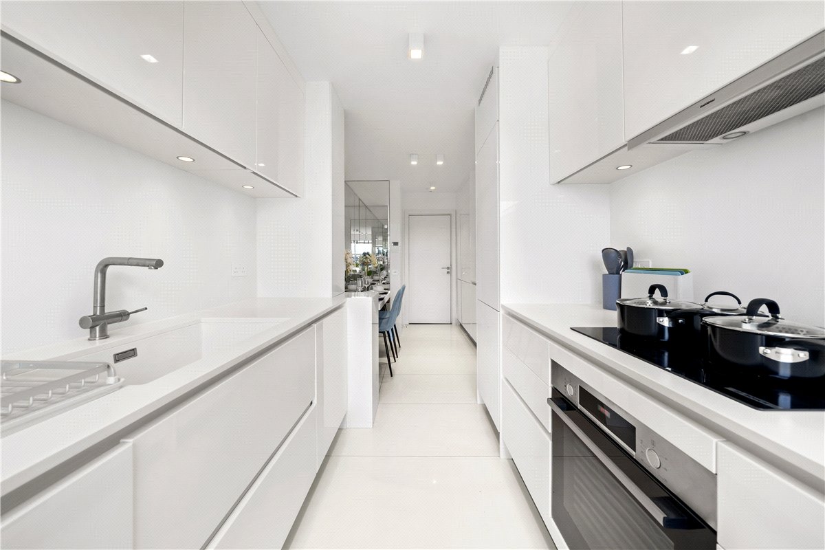4 bedroom flat, Kingston House South, Ennismore Gardens SW7 - Available