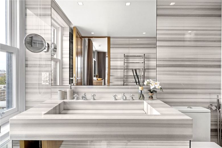 4 bedroom flat, Kingston House South, Ennismore Gardens SW7 - Available