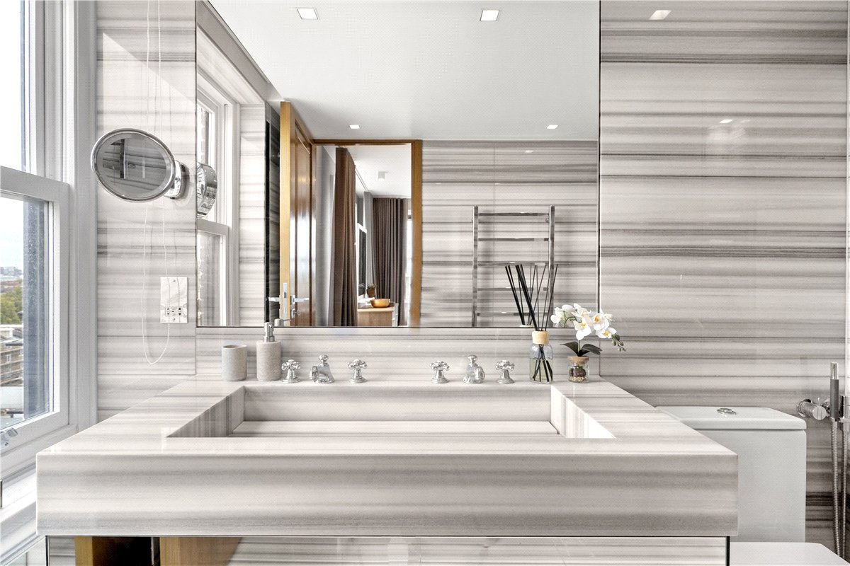 4 bedroom flat, Kingston House South, Ennismore Gardens SW7 - Available