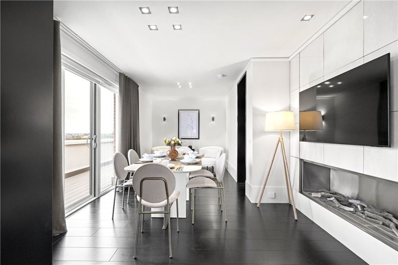 4 bedroom flat, Kingston House South, Ennismore Gardens SW7 - Available