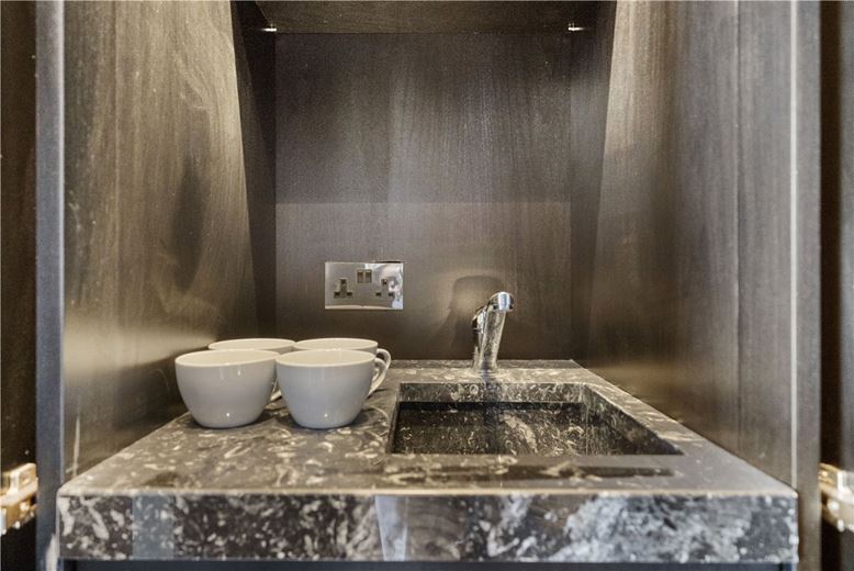 4 bedroom flat, Kingston House South, Ennismore Gardens SW7 - Available