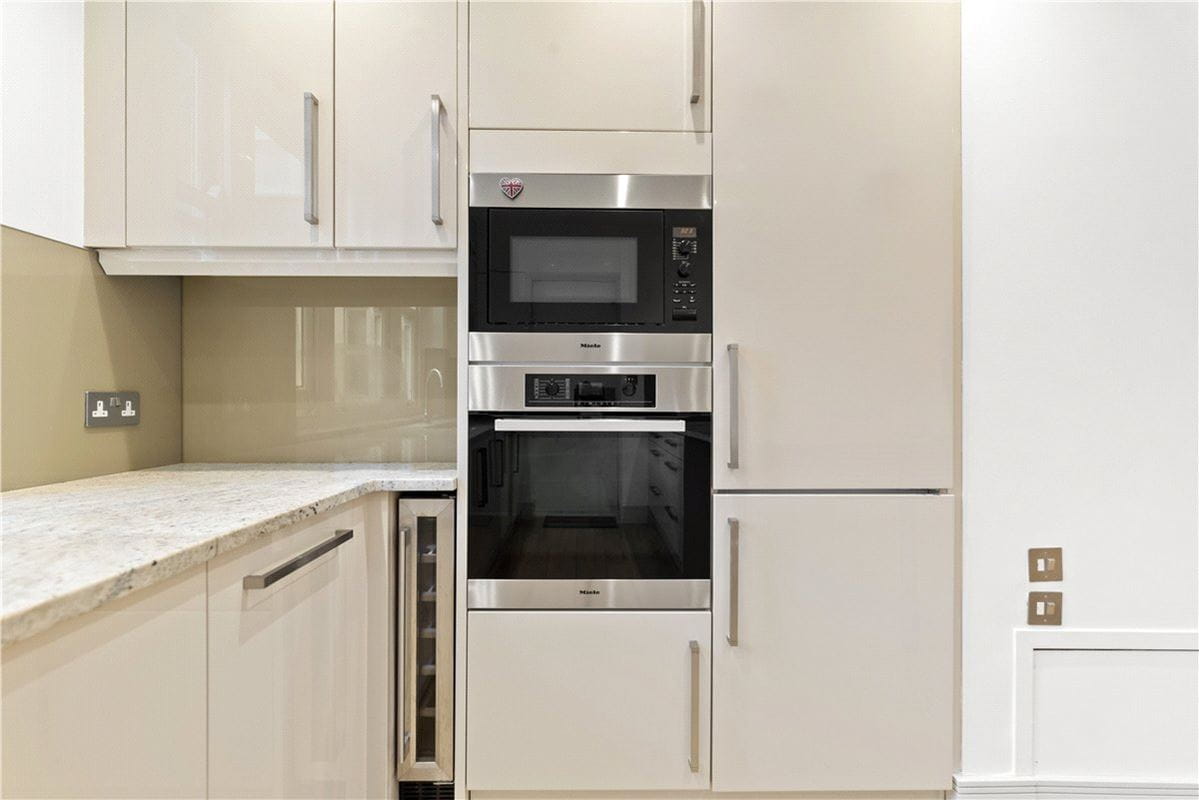 2 bedroom flat, Lowndes Square, Belgravia SW1X - Available