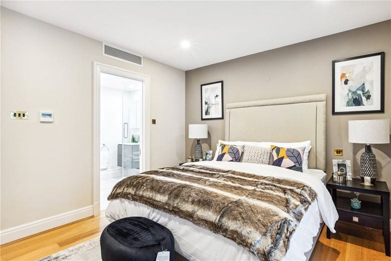 2 bedroom flat, Woods Mews, Mayfair W1K - Available