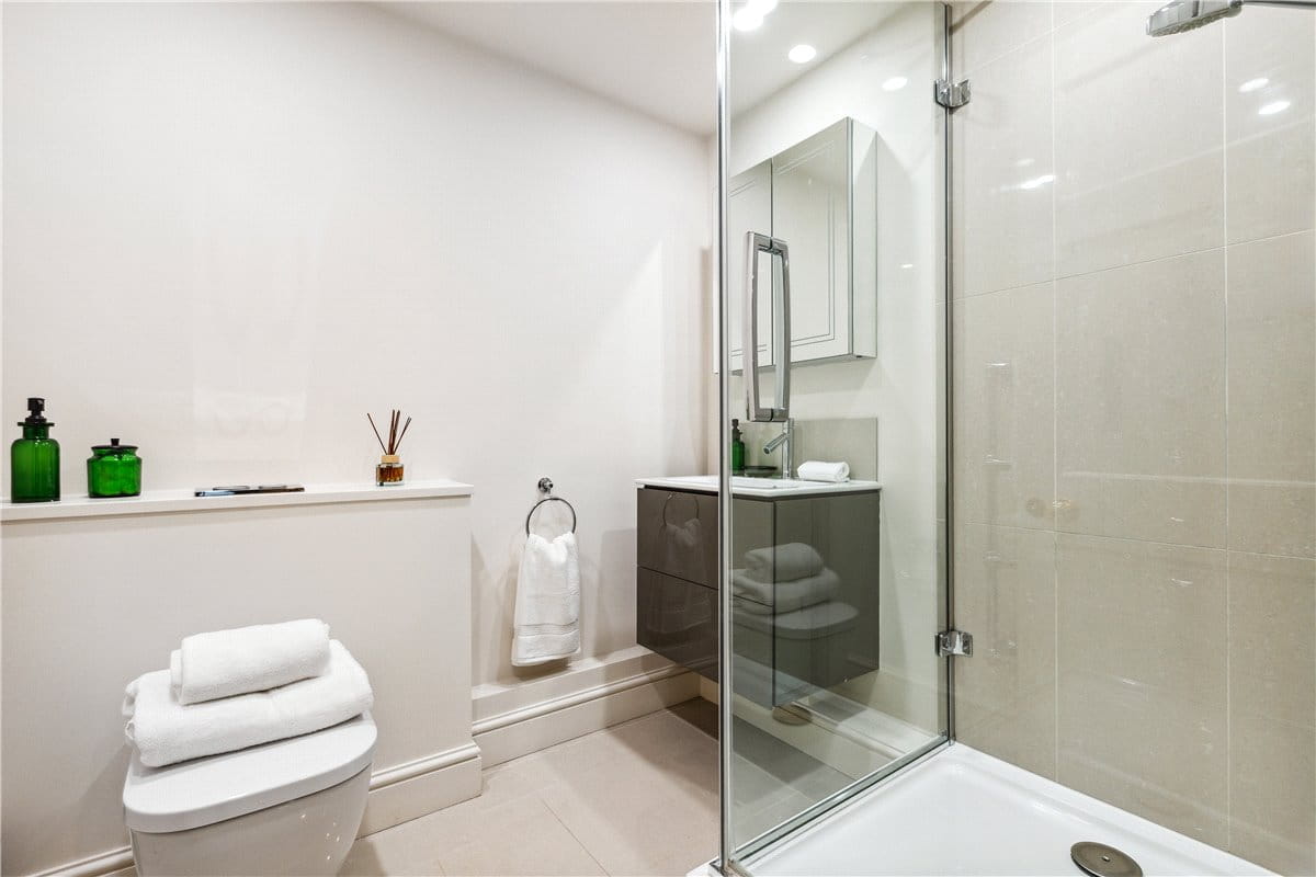 2 bedroom flat, Woods Mews, Mayfair W1K - Available