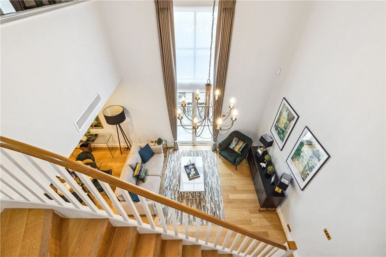 2 bedroom flat, Woods Mews, Mayfair W1K