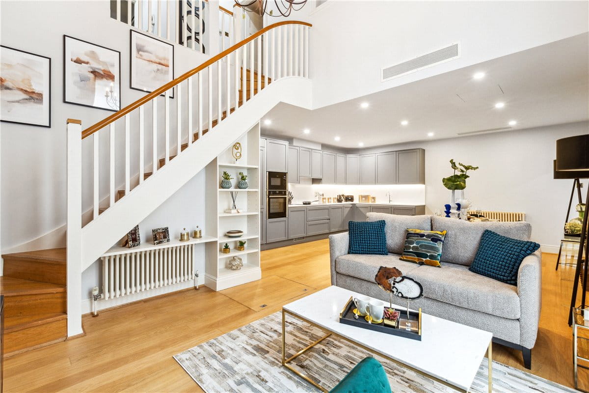 2 bedroom flat, Woods Mews, Mayfair W1K - Available