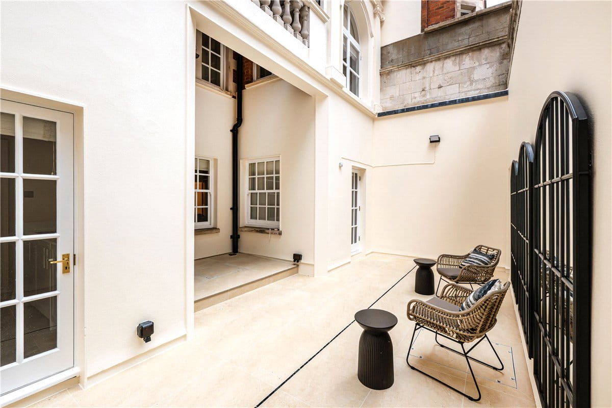 3 bedroom house, Woods Mews, Mayfair W1K - Available