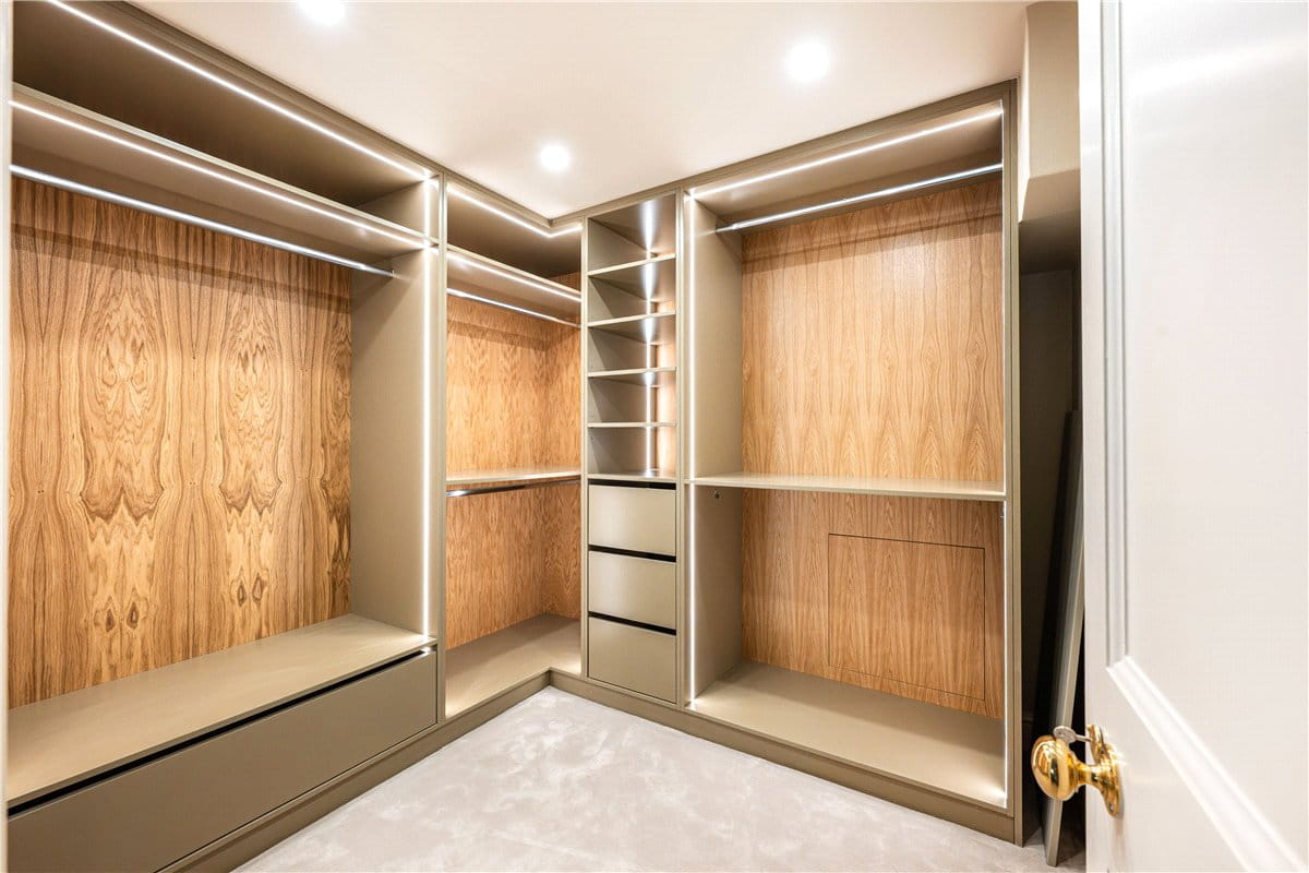 3 bedroom house, Woods Mews, Mayfair W1K - Available