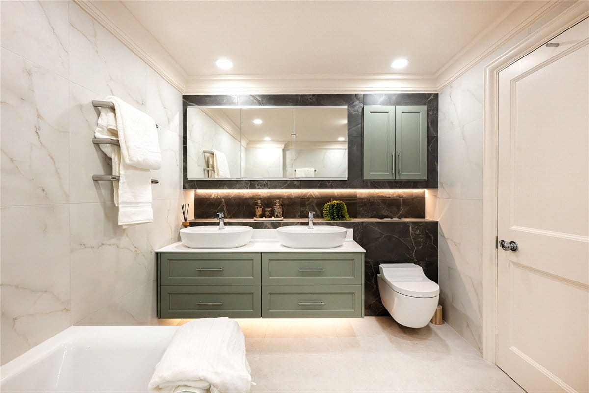 3 bedroom house, Woods Mews, Mayfair W1K - Available