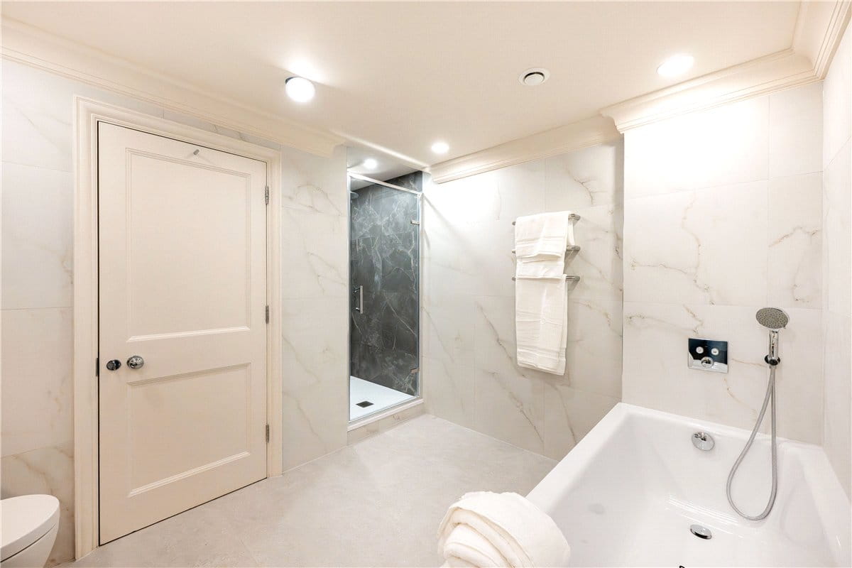3 bedroom house, Woods Mews, Mayfair W1K - Available