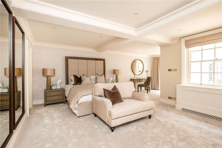 3 bedroom house, Woods Mews, Mayfair W1K - Available