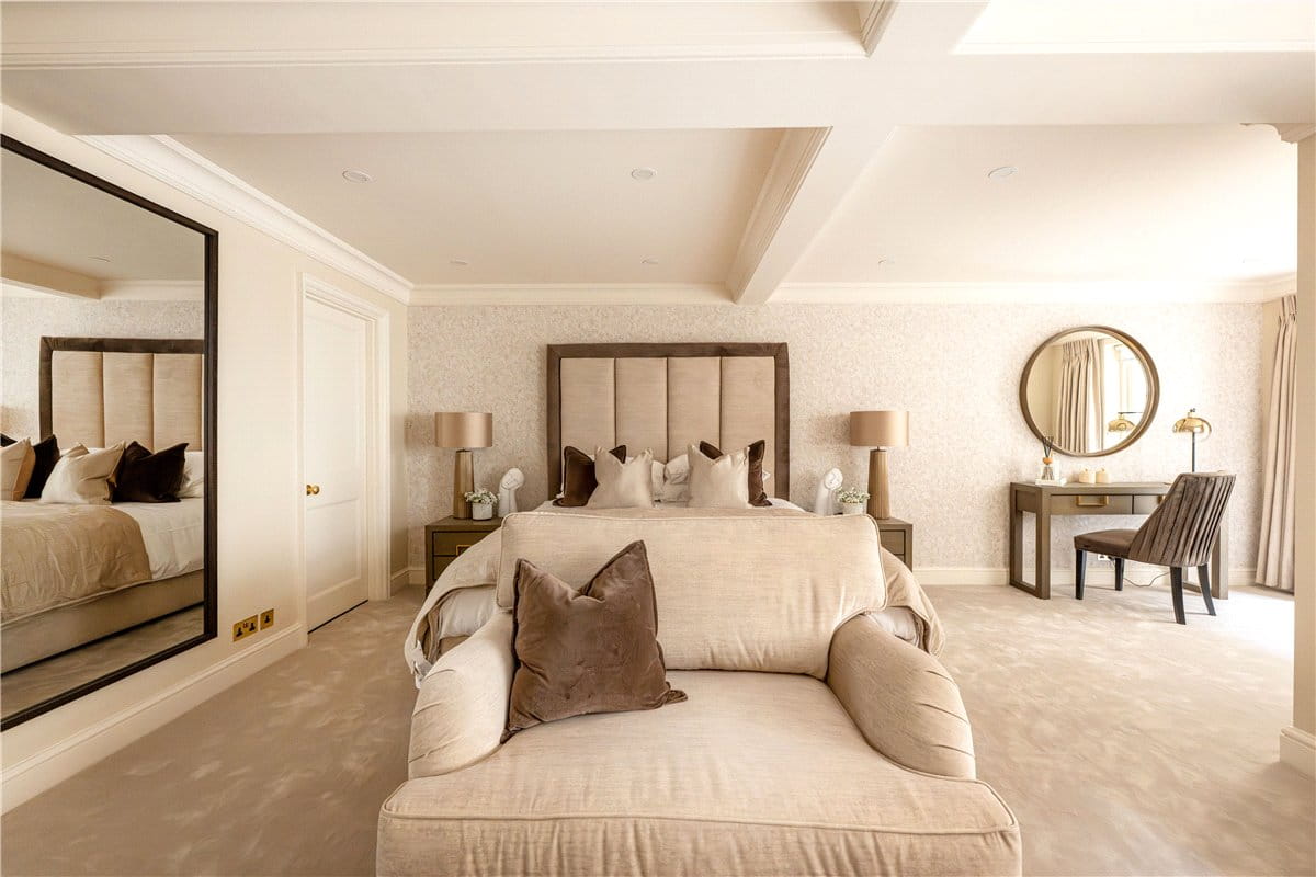 3 bedroom house, Woods Mews, Mayfair W1K - Available