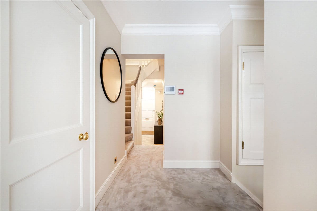 3 bedroom house, Woods Mews, Mayfair W1K - Available