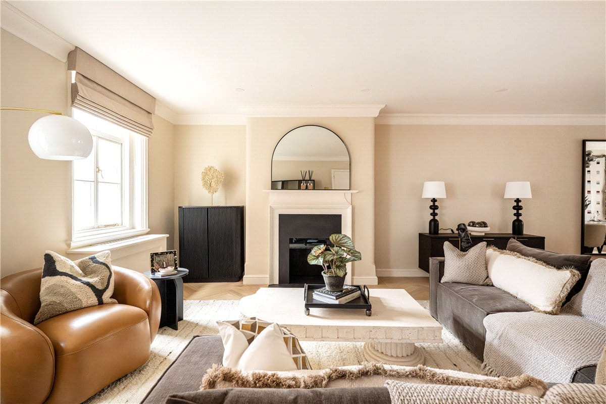 3 bedroom house, Woods Mews, Mayfair W1K - Available