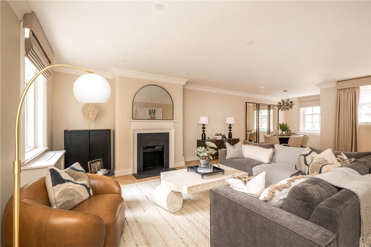3 bedroom house, Woods Mews, Mayfair W1K - Available