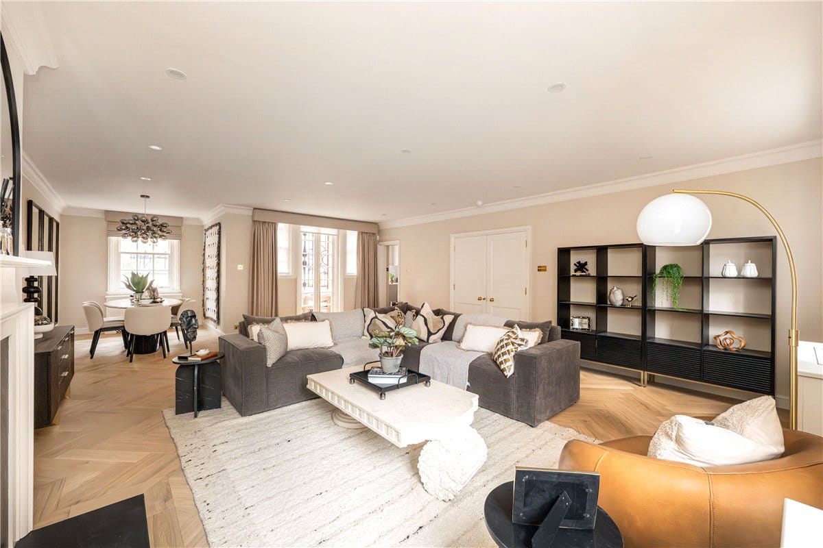 3 bedroom house, Woods Mews, Mayfair W1K - Available