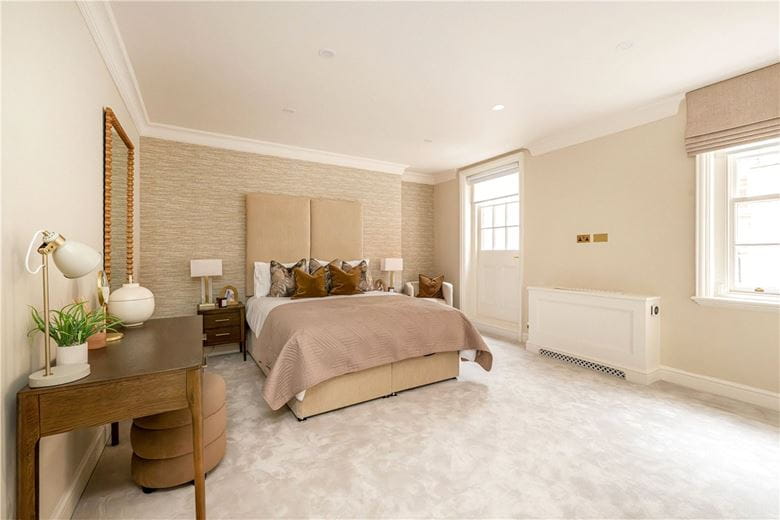 3 bedroom house, Woods Mews, Mayfair W1K - Available