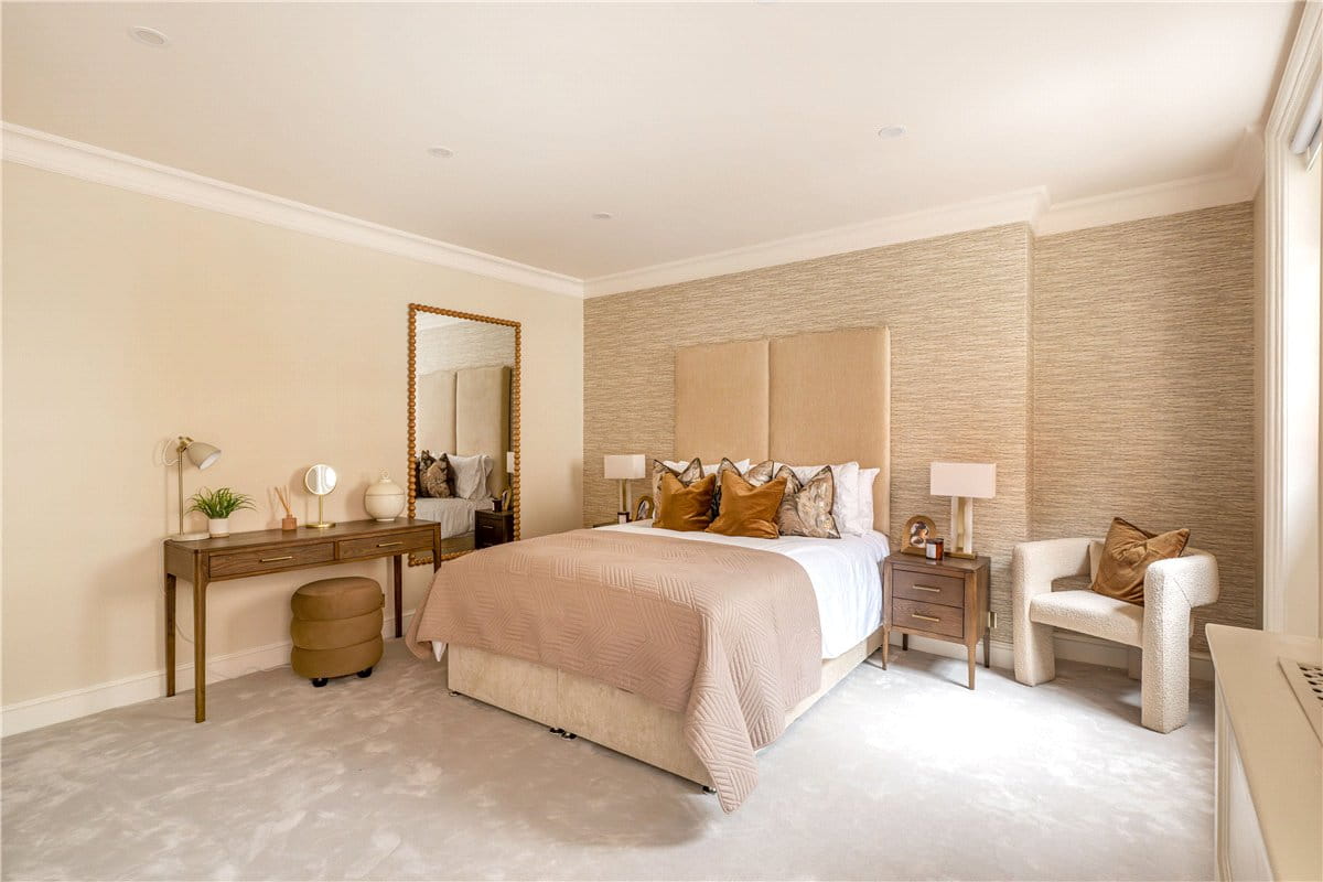 3 bedroom house, Woods Mews, Mayfair W1K - Available