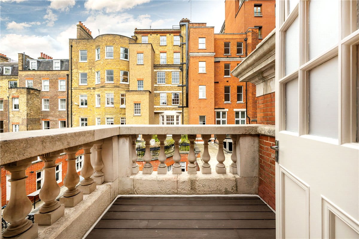 3 bedroom house, Woods Mews, Mayfair W1K - Available