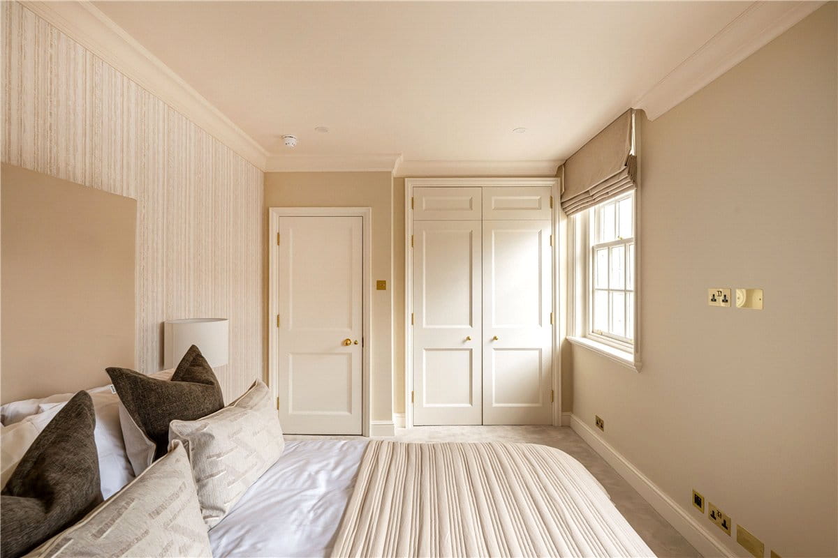3 bedroom house, Woods Mews, Mayfair W1K - Available