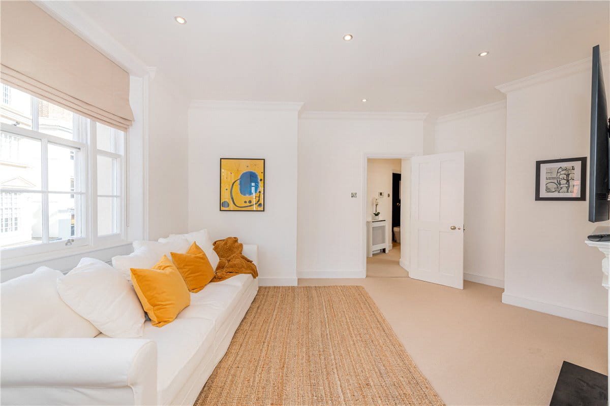 1 bedroom flat, Brook Street, Mayfair W1K - Available