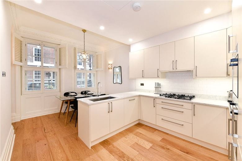 2 bedroom flat, Park Street, Mayfair W1K - Available