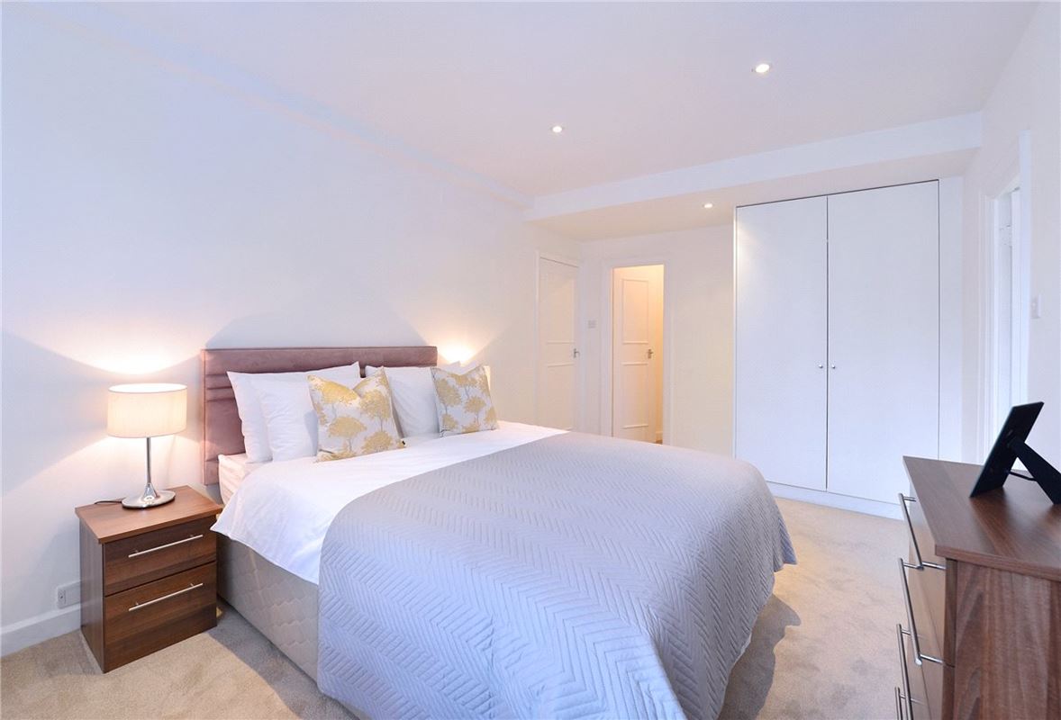 1 bedroom flat, Hill Street, Mayfair W1J - Available