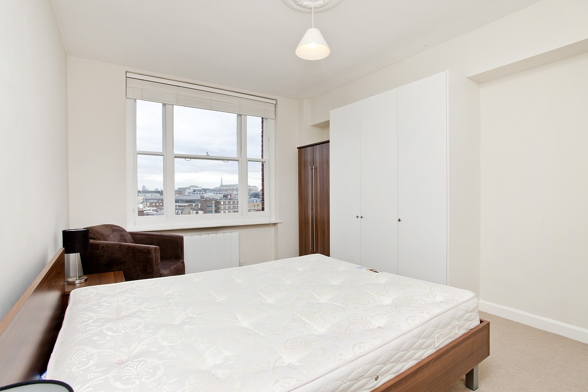 1 bedroom flat, Hill Street, Mayfair W1J - Available