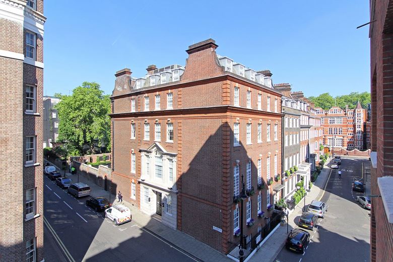  bedroom flat, Hill Street, Mayfair W1J - Available