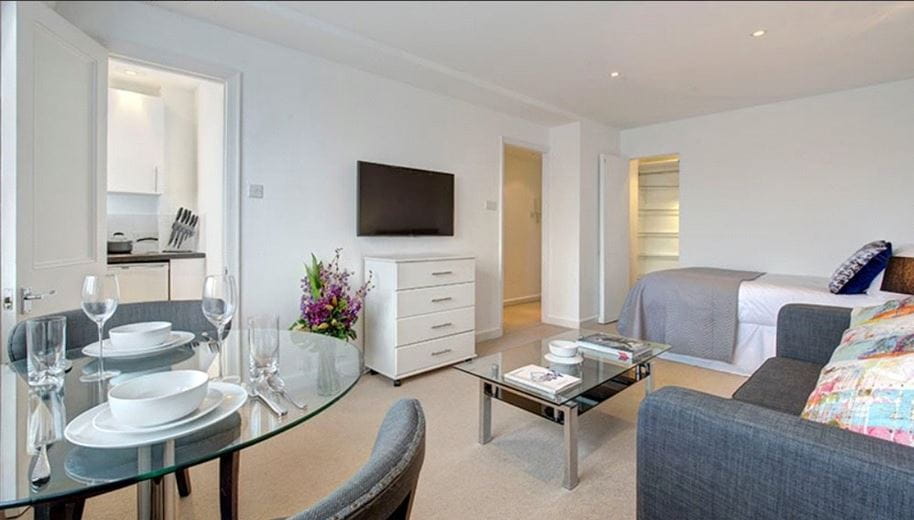  bedroom flat, Hill Street, Mayfair W1J - Available