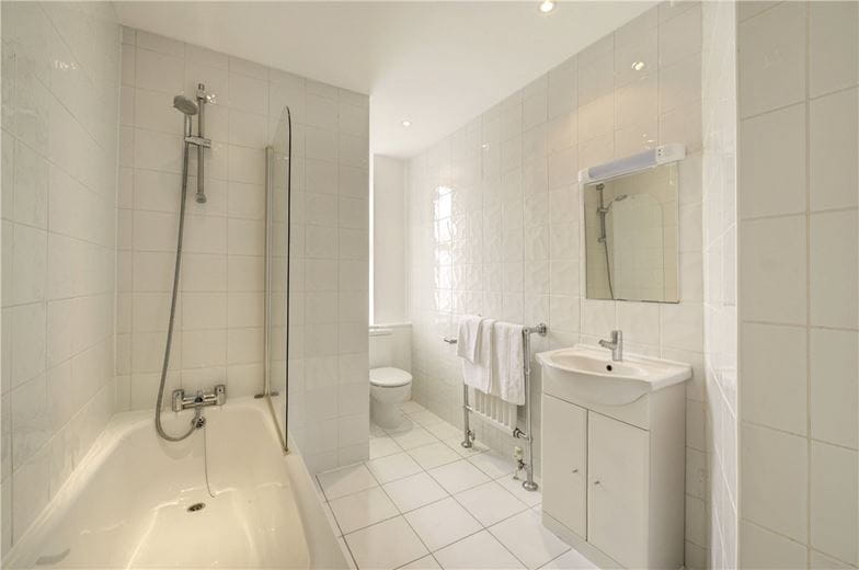  bedroom flat, Hill Street, Mayfair W1J - Available